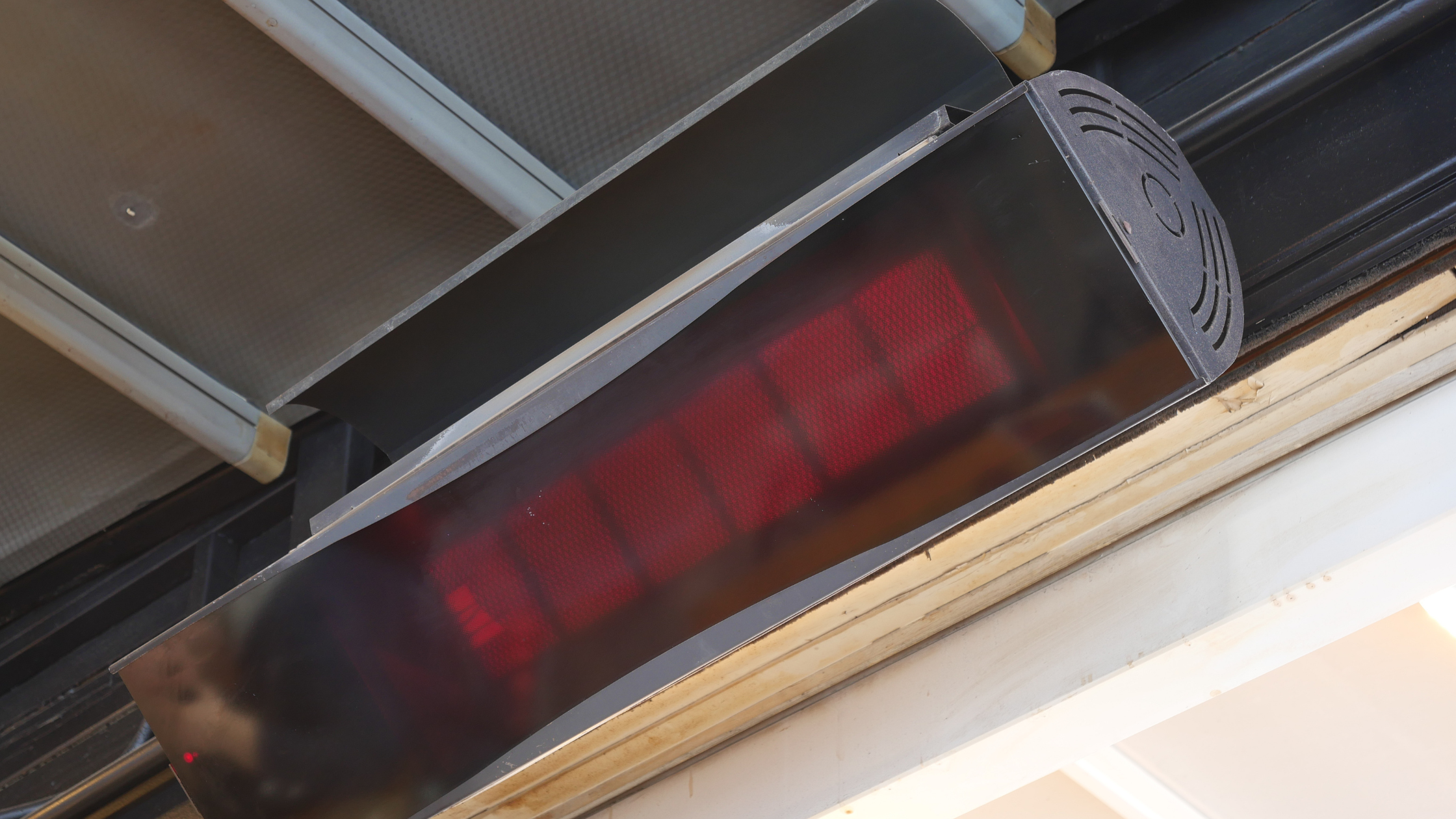 Infrarotstrahler | Infrarot Heizstrahler für Terrassen, Balkone & offenen Wintergarten